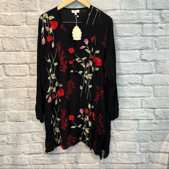 Velzera Tops - NWT Velzera Women’s Plus 2X XXL Black Floral Embroidered Tunic Blouse w/Pockets